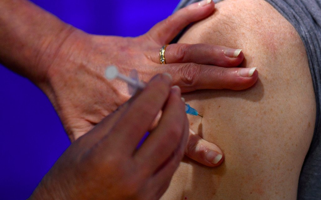 Autoridades sanitarias de EU reconocen su ‘gran preocupación’ ante las reticencias a vacunarse