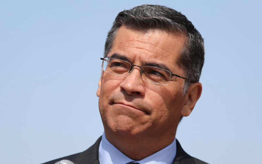 Biden elegirá a Xavier Becerra como secretario de Salud, puesto clave en lucha contra pandemia: Reuters