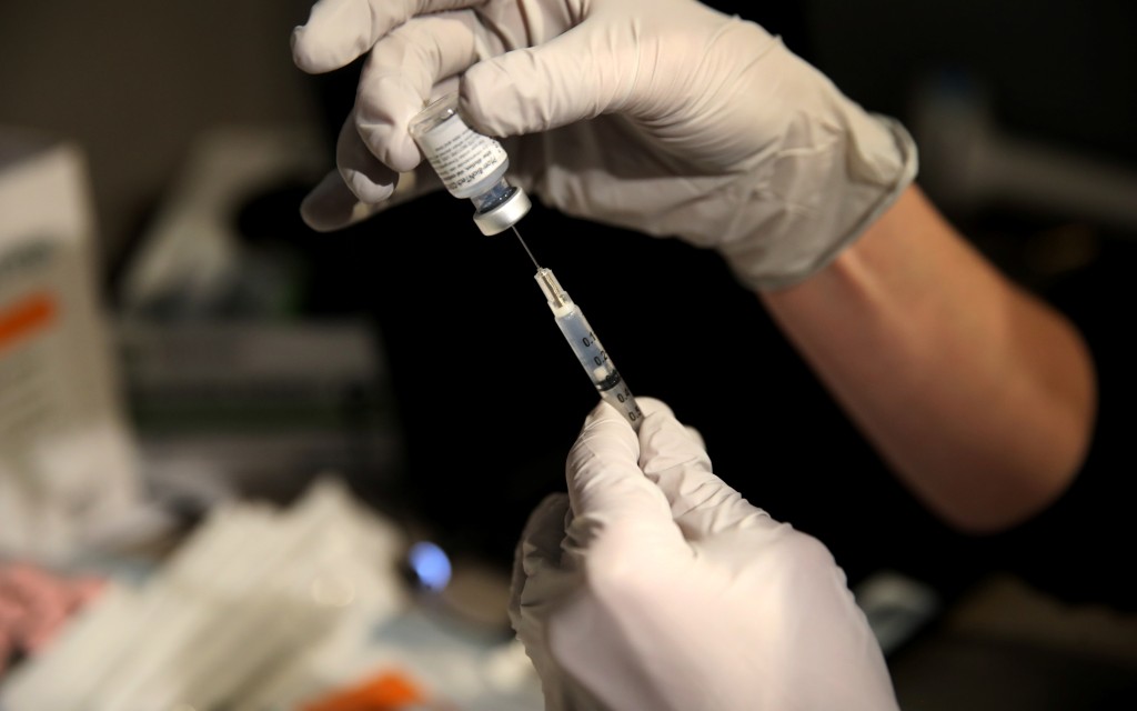 Brasil incluye a presos y personas sin hogar como grupos prioritarios para vacuna Covid-19