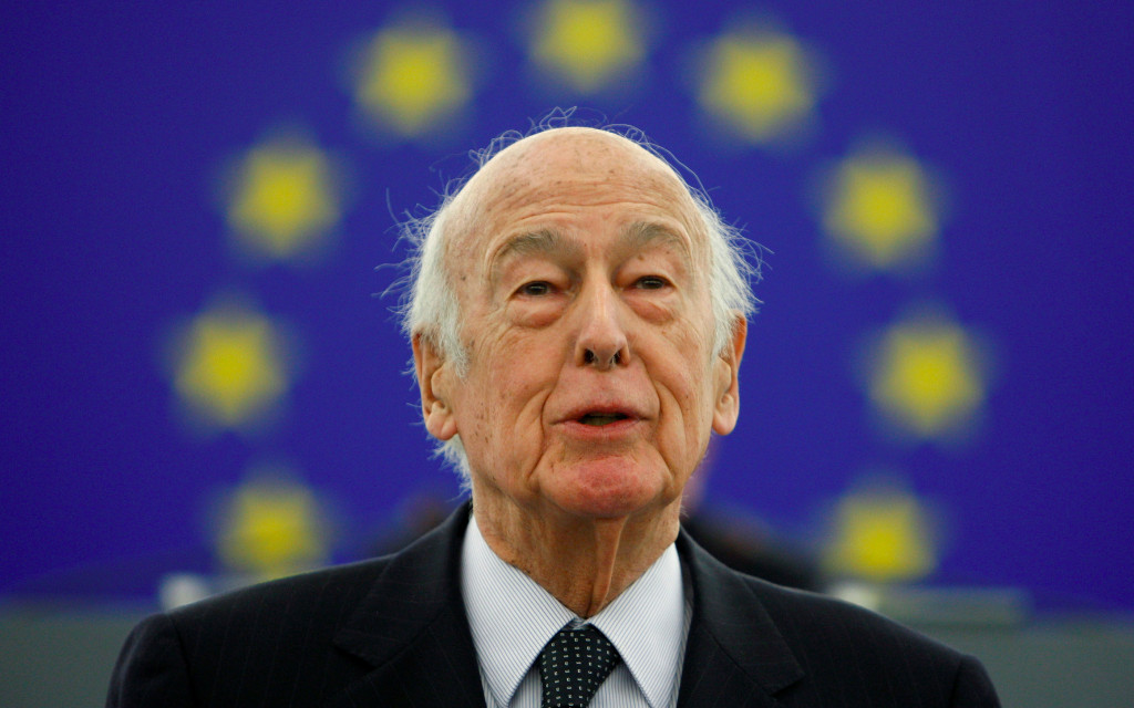 Con tributos en el Parlamento, Francia despide a su expresidente Giscard d’Estaing
