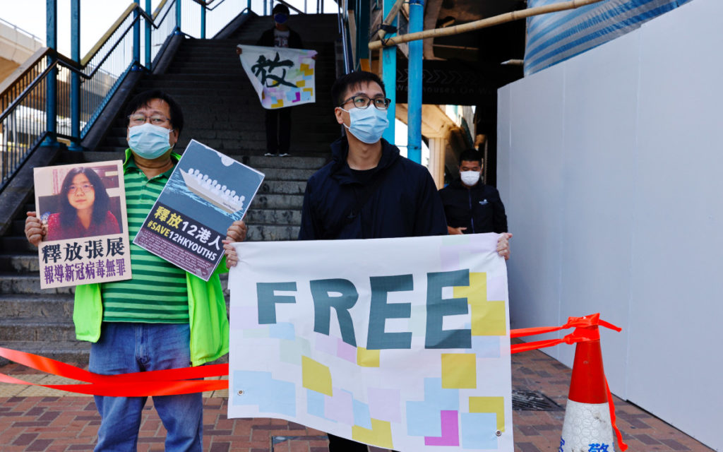 Critica UE a China por encarcelar a periodista que reportó sobre el Covid