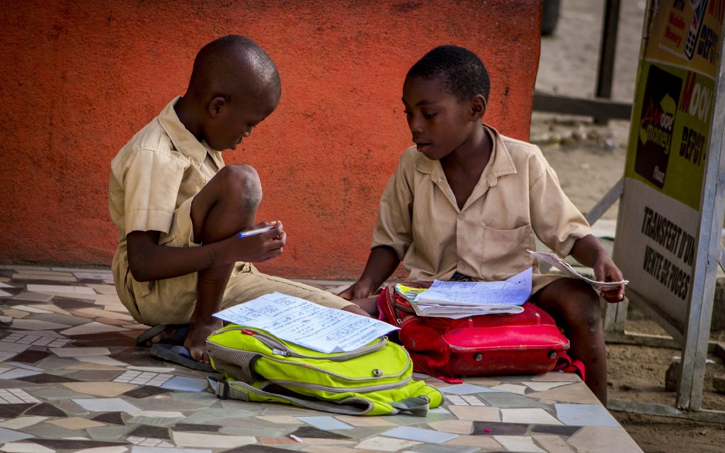 Dos tercios de niños en el mundo no cuentan con internet: ONU