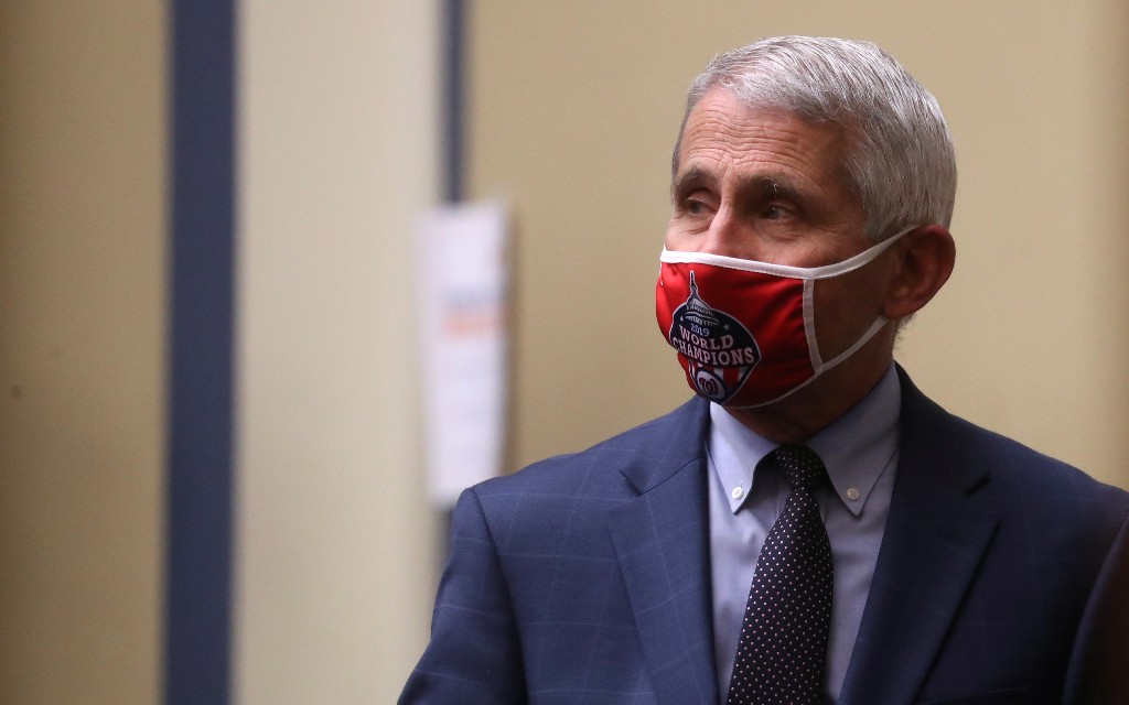 Fauci recomienda que Biden y Harris sean vacunados contra Covid-19 cuanto antes