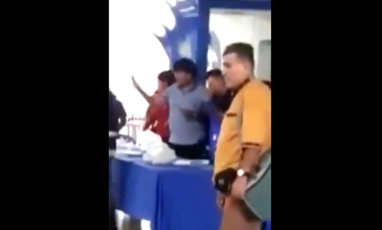 Lanzan silla contra Evo Morales en encuentro con miembros de su partido | Video