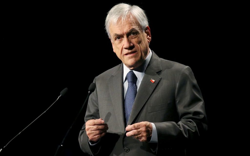 Multan a presidente de Chile con 3,500 dólares por no cumplir protocolo sobre cubrebocas