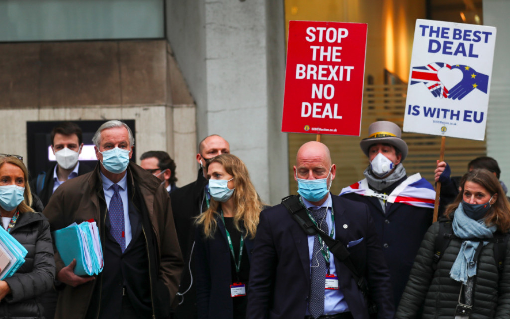 Negociadores de la UE piden a Londres comprometerse para sellar acuerdo comercial tras Brexit