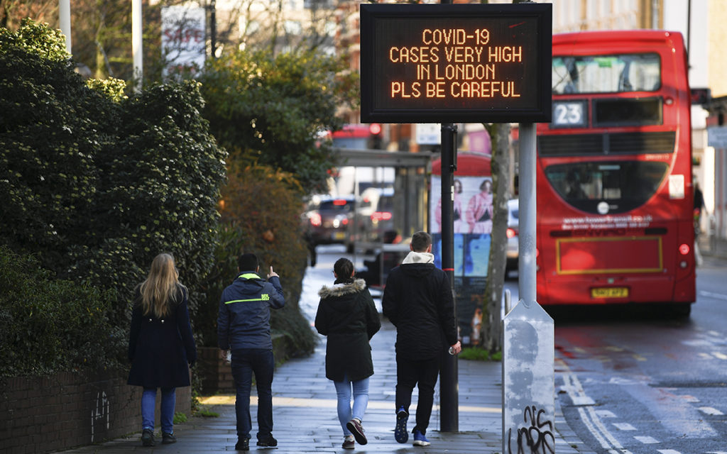 Nueva cepa de coronavirus ‘fuera de control’, reconoce Reino Unido; países europeos suspenden vuelos