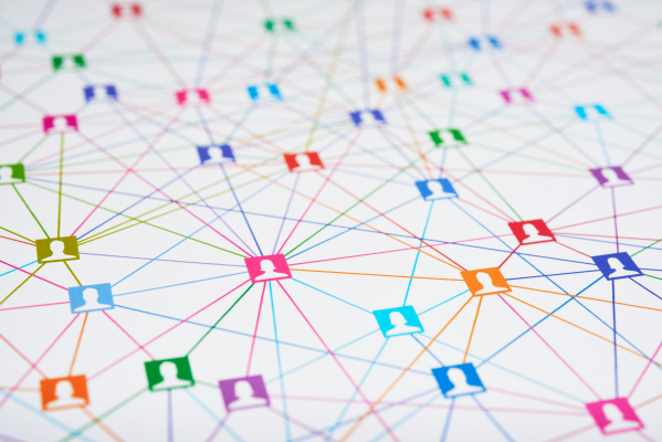 Profesor del MIT quiere reformar 'The Hype Machine' que impulsa las redes sociales