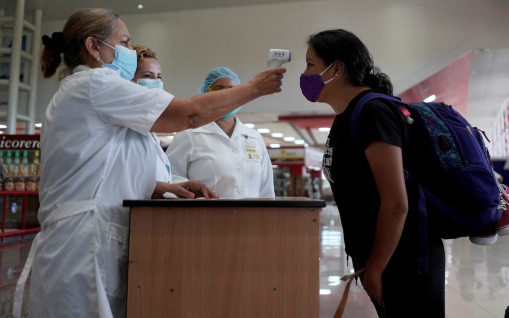 Reducirá Cuba entrada de viajeros de México y otras 5 naciones