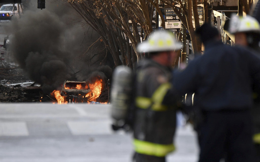 Tres heridos tras estallar un automóvil en Nashville; autoridades apuntan a un ‘acto intencionado’