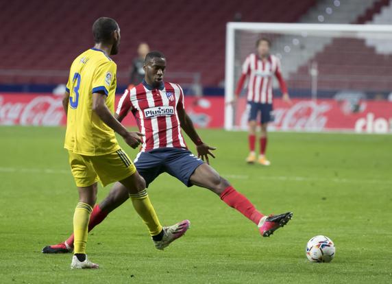 Encuentro de la Liga Santander entre los equipos At.Madrid - Cadiz en el estadio Wanda Metropolitano Kondogbia