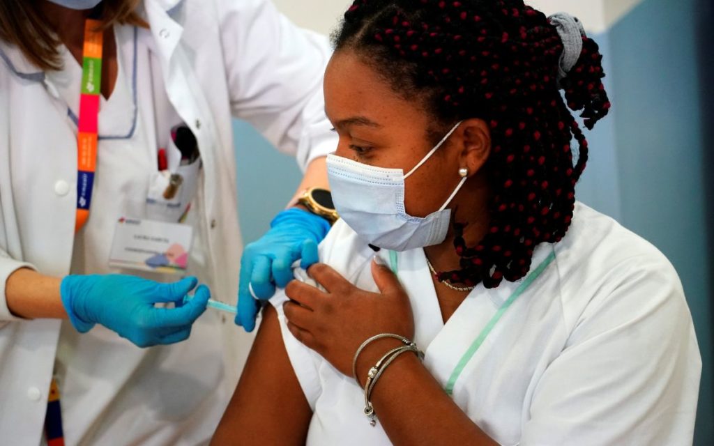 Decepción por el lento despliegue de vacunación contra Covid-19 en España