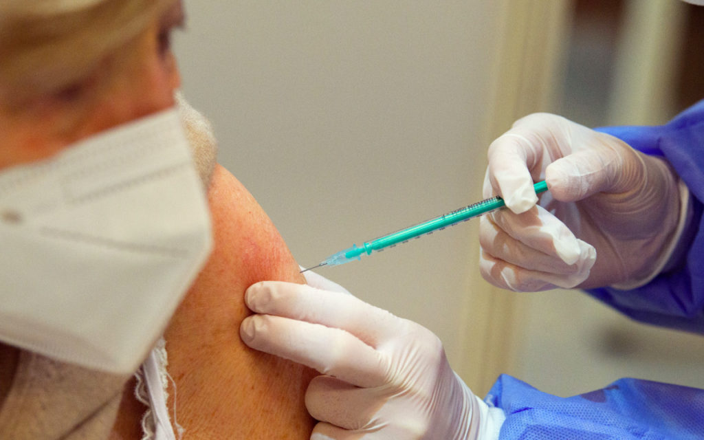 ¿Vacuna anti-Covid a 150 dólares?; surgen estafas en línea ante lenta distribución de dosis