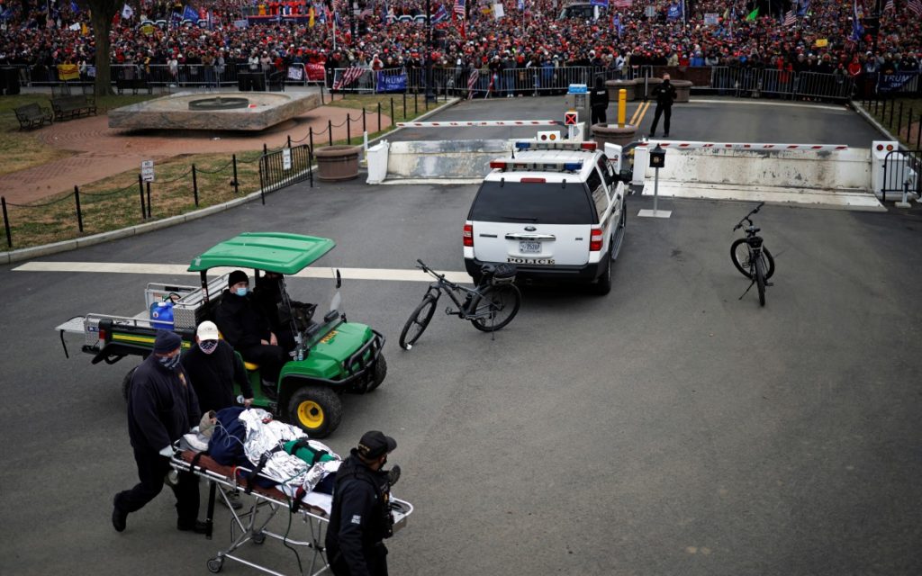 Disparan a mujer en el pecho en el Capitolio; se encuentra en estado crítico: CNN