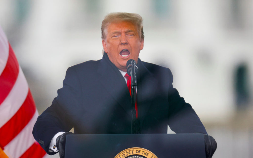 Demócratas evalúan segundo juicio político contra Trump tras asalto al Capitolio