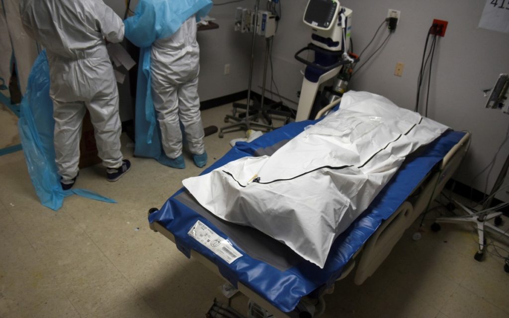 Muertes por Covid-19 en el mundo alcanzan las 2 millones: Reuters