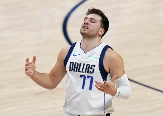 Luka Doncic volvió a firmar un 'triple doble' de media pero sus Mavs siguen perdiendo