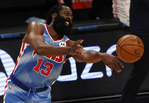 James Harden debutó con los Nets logrando un espectacular 'triple doble'