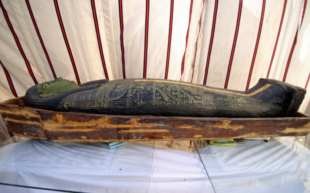 Descubren en Egipto un templo funerario que data de hace 4,300 años