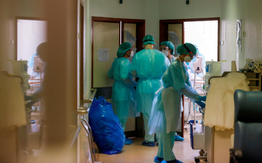 Hospitales de Portugal se enfrentan a situación de ‘guerra’ por aumento de contagios