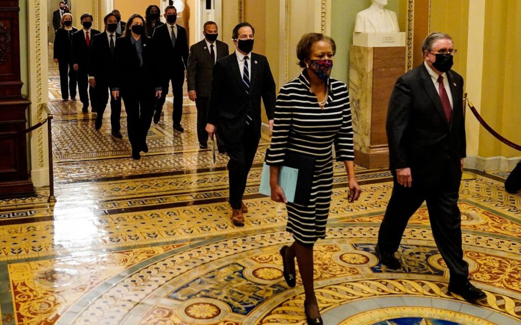 Congresistas demócratas presentan acusación contra Trump para juicio político en Senado