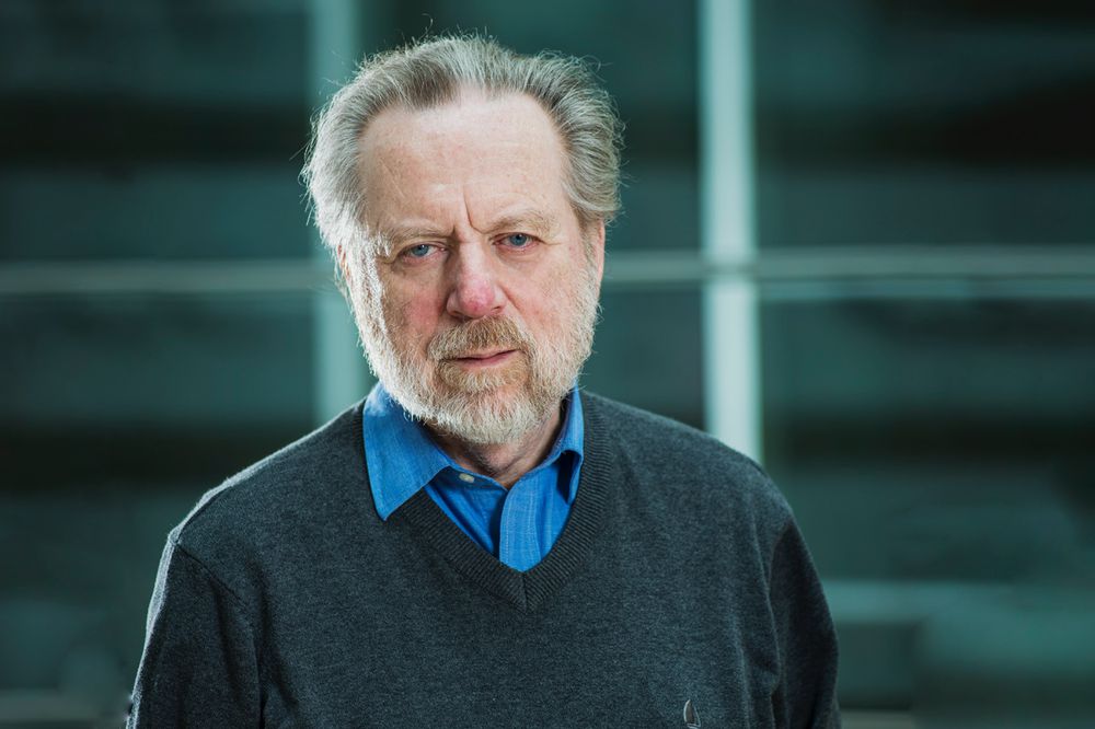 Joaquín Fermandois: “Todavía está en peligro la democracia chilena”