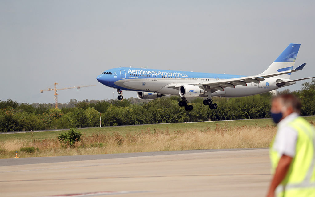 Argentina limita los vuelos con México, Brasil, Europa y EU