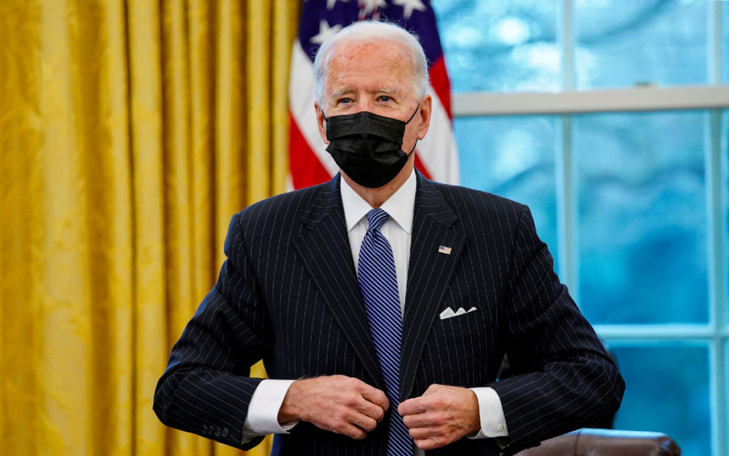 Biden revoca veto que prohibía que personas transgénero sirvieran en el Ejército | Video