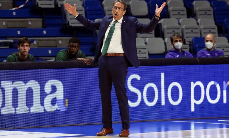 El entrenador del Unicaja, Luis Casimiro, está en la cuerda floja