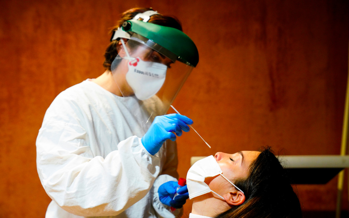 España exigirá prueba PCR negativa a viajeros de México