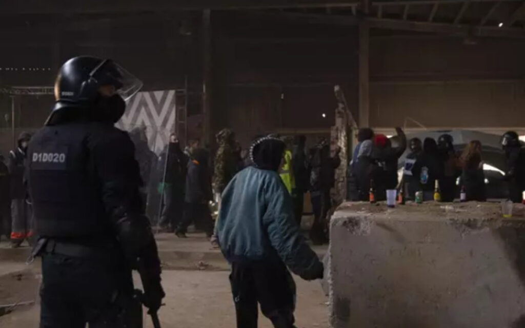 Fiestas clandestinas para recibir el 2021 en Francia y España | Video