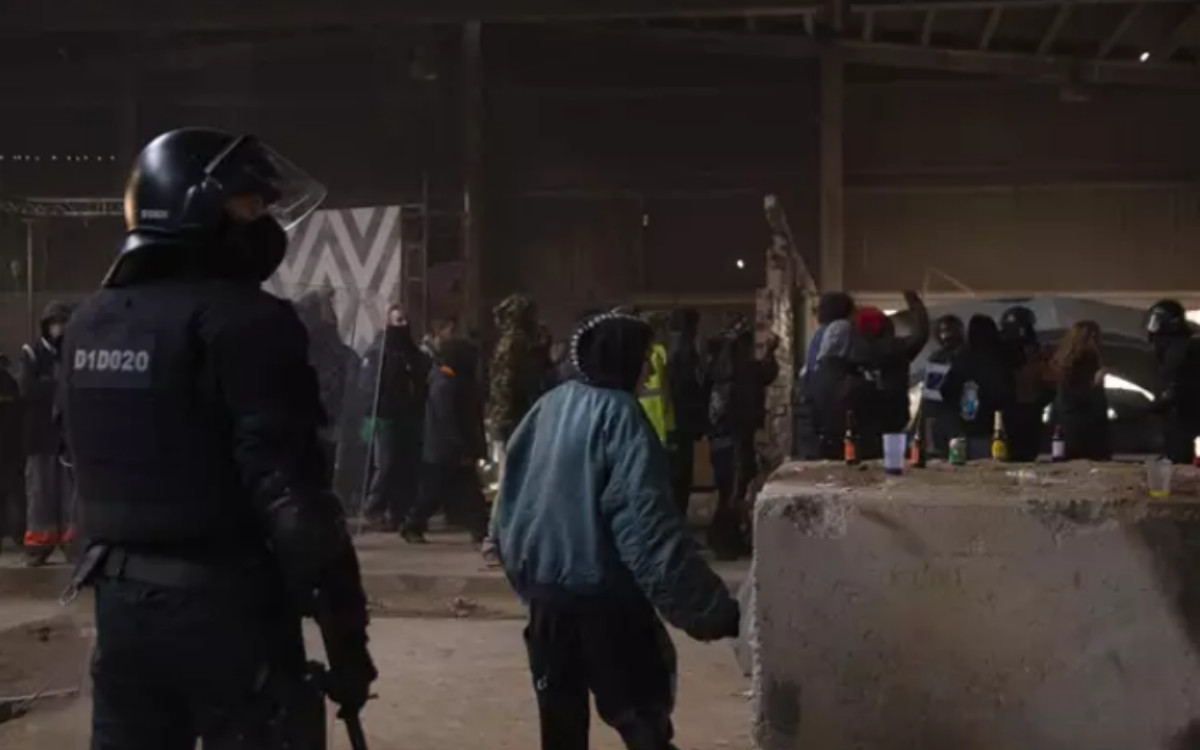 Fiestas clandestinas para recibir el 2021 en Francia y España | Video