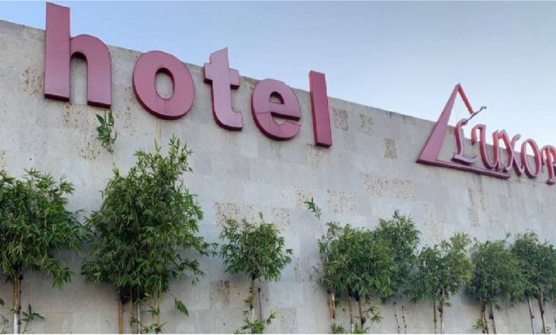 Hieren a balazos a chofer de UBER en el Motel Luxor de Querétaro