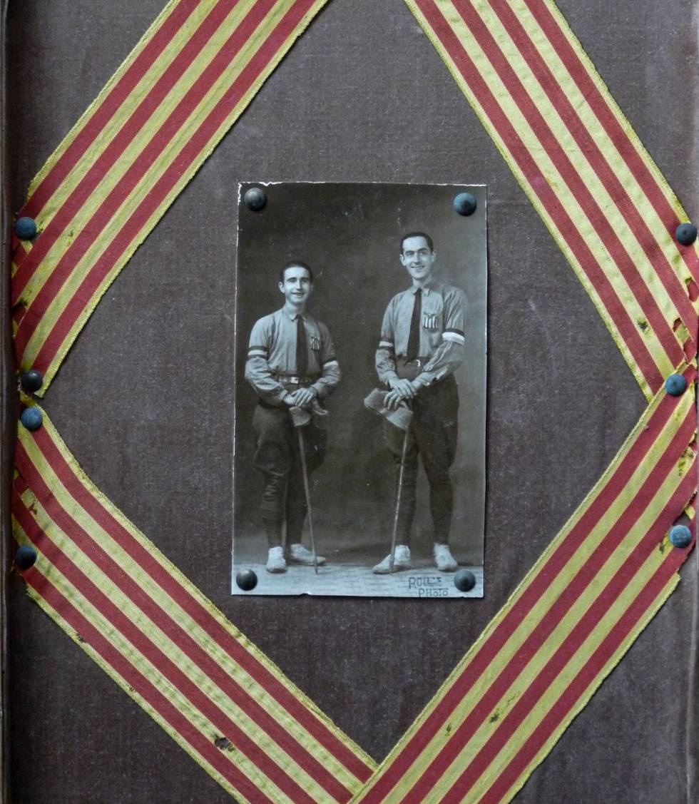 Jaume Castaño i Manuel Gracia, els dos cambrers que van emprendre el viatge recollint signatures per Macià, perquè l’obra de 