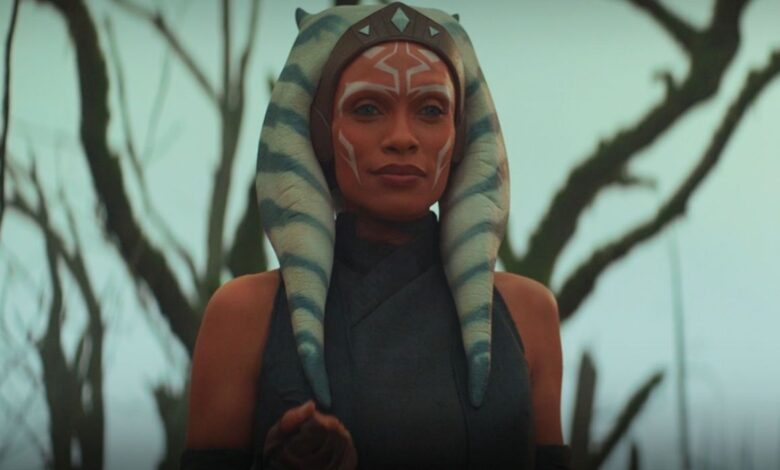 Mira la transformación de Ahsoka de Rosario Dawson en el video mandaloriano de BTS