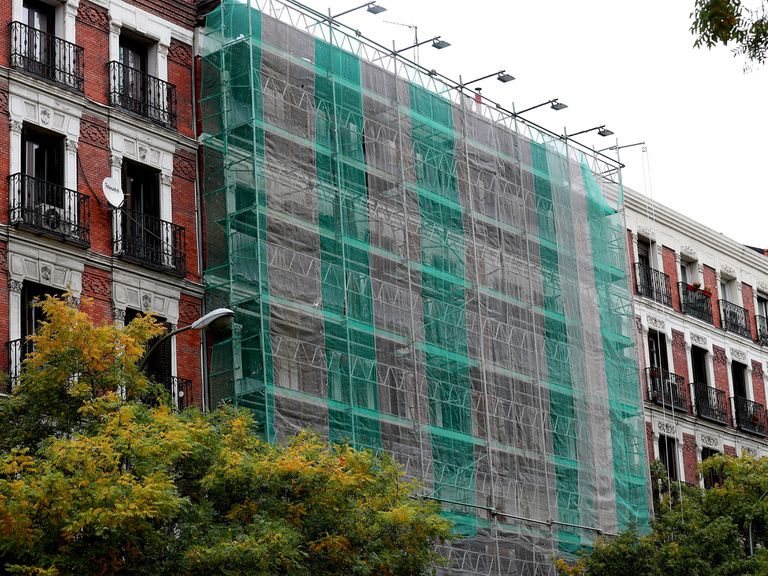 Un edificio en rehabilitación en el centro de Madrid.