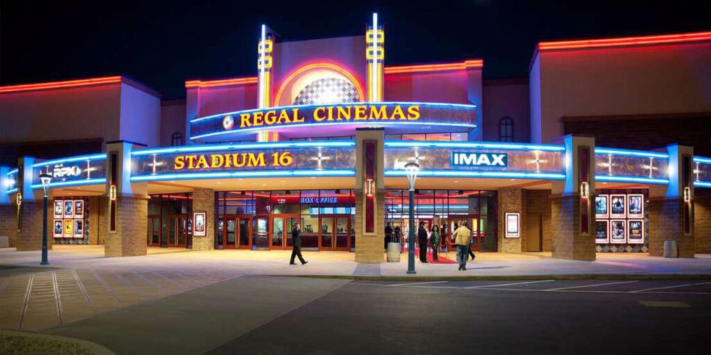 Regal Cinemas espera reabrir en marzo en Nueva York y Los Ángeles