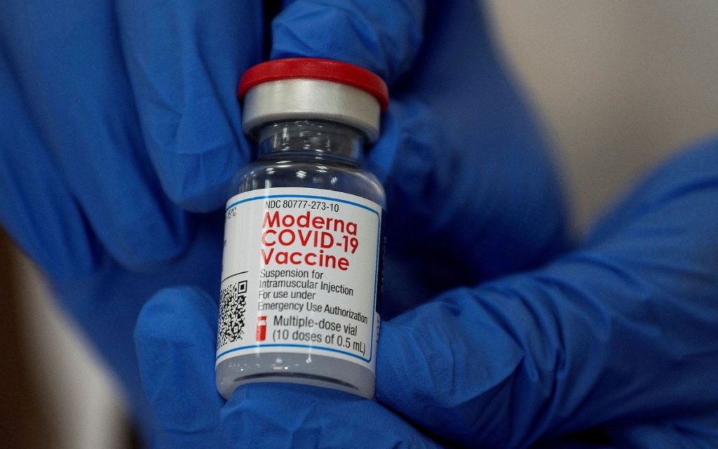 Reino Unido autoriza la vacuna de Moderna y suma ya tres contra la Covid-19