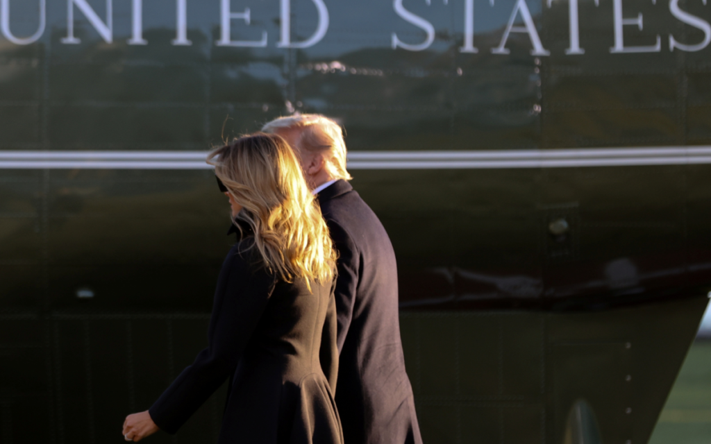 Renuncian integrantes del equipo de Trump y Melania