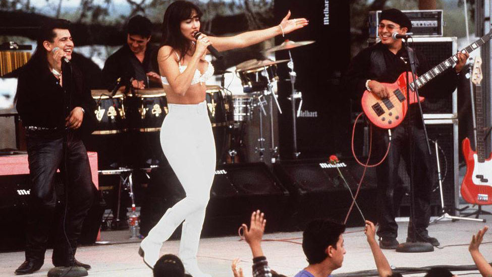 Representantes latinos presionan para agregar la película ‘Selena’ al Registro Nacional del Cine