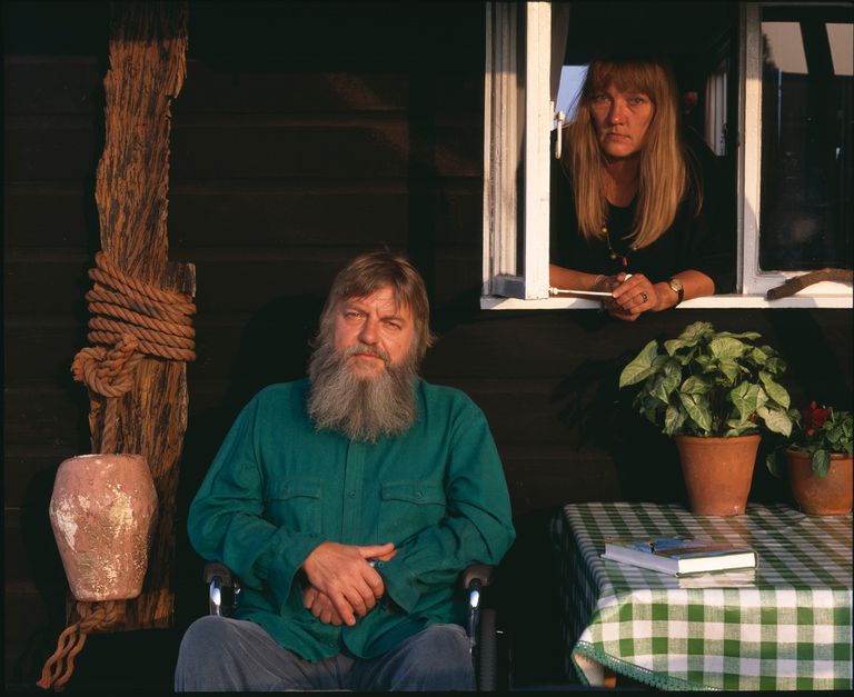 Robert Wyatt y Alfie Benge (en la ventana), en una imagen de los años ochenta.