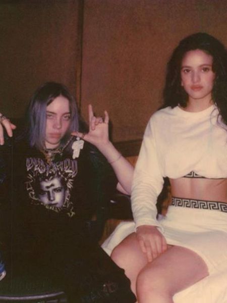 Billie Eilish y Rosalía, en la foto que compartió la catalana en marzo de 2019 en sus redes para anunciar que estaban grabando juntas.