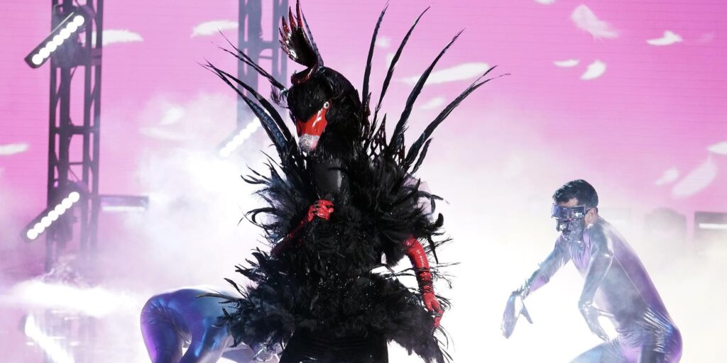 ¿Quién es Black Swan On Masked Singer? Explicación de la identidad y las pistas de las celebridades