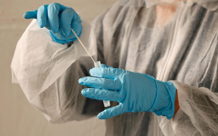 Tokio pide a China detener pruebas de hisopado anal para detectar Covid a ciudadanos japoneses