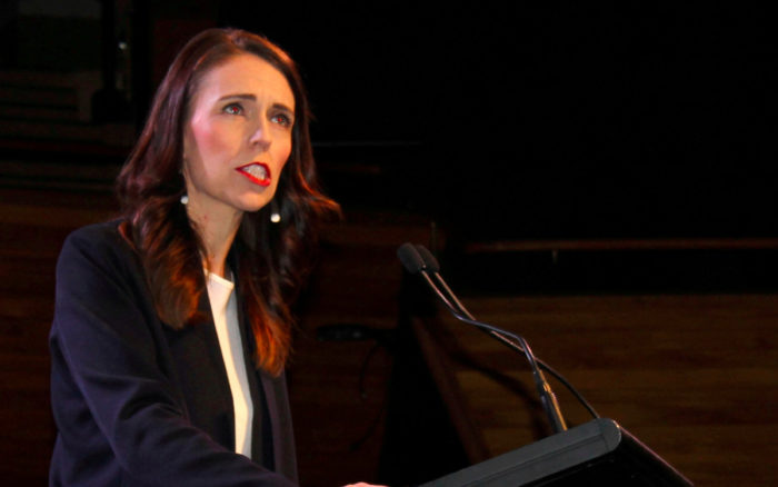 Primera ministra de Nueva Zelanda pide ‘delatar’ a quienes no cumplan restricciones por Covid-19