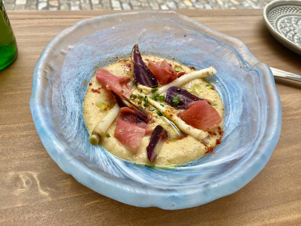 Hummus de verduras feas con tropezones. J. C. CAPEL