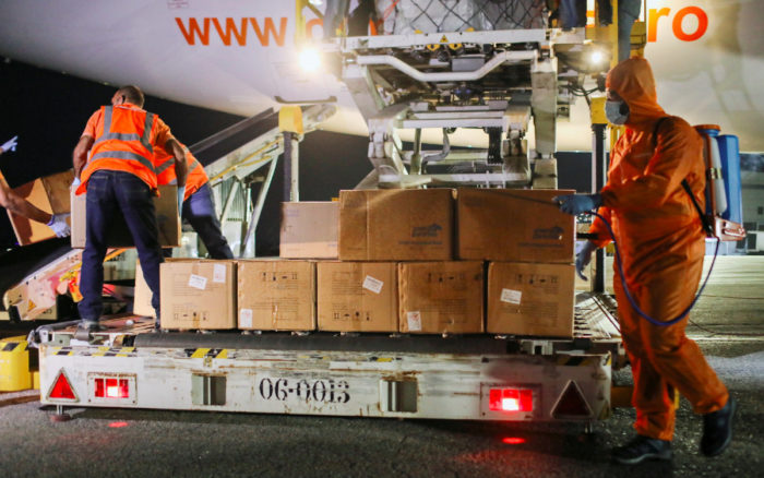 Llegan a Venezuela 500 mil dosis de vacunas donadas por China