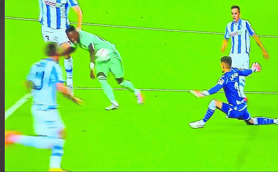 Penalti pitado sobre Vinícius