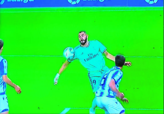 Control de Benzema previo al segundo gol