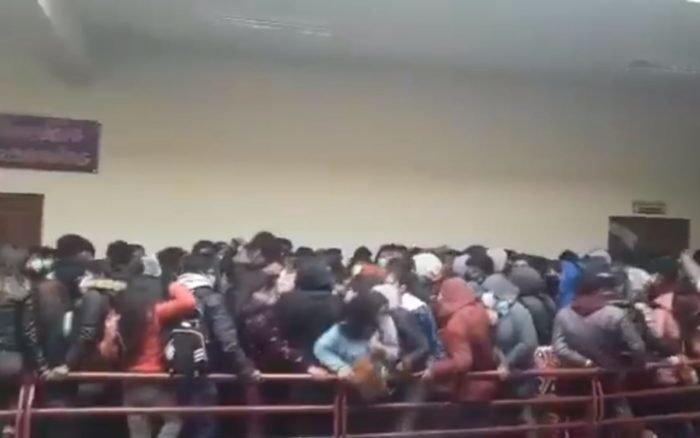 Caen al vacío estudiantes desde el cuarto piso en universidad de Bolivia; mueren 5 | Video | Fuertes imágenes